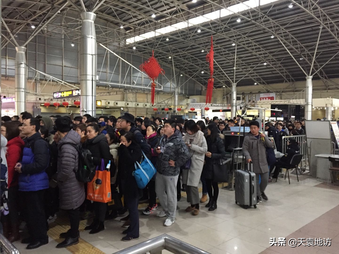 莘庄工业区2路公交车几分钟一趟,莘庄从哪里坐虹桥枢纽5路