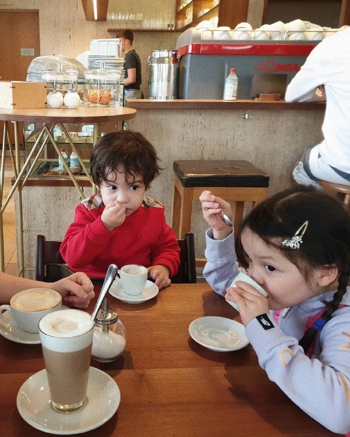 建厚、娜恩近况，“蔚山屁王”朴建厚脸颊肉消失，长成小帅哥了