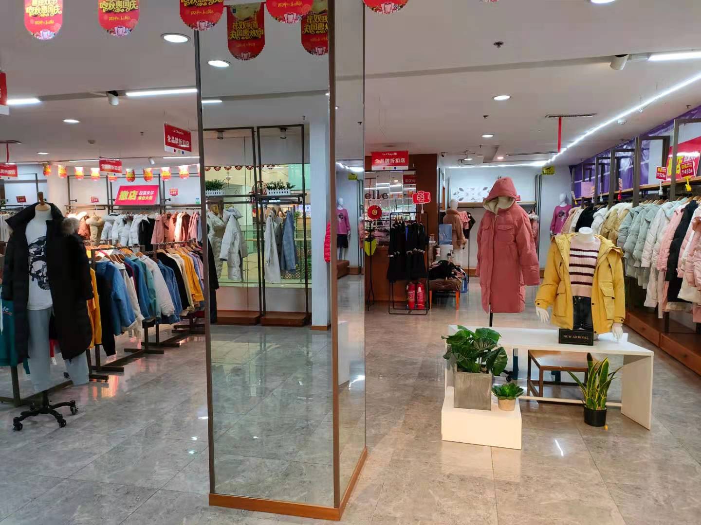 实惠！二八折！偶遇：济南高新区丁豪广场拉夏贝尔店撤店清仓