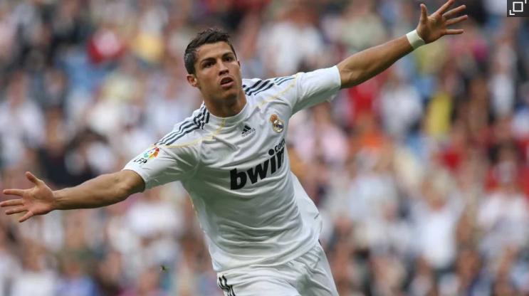 《踢球者》盘点世界足坛18笔最贵交易