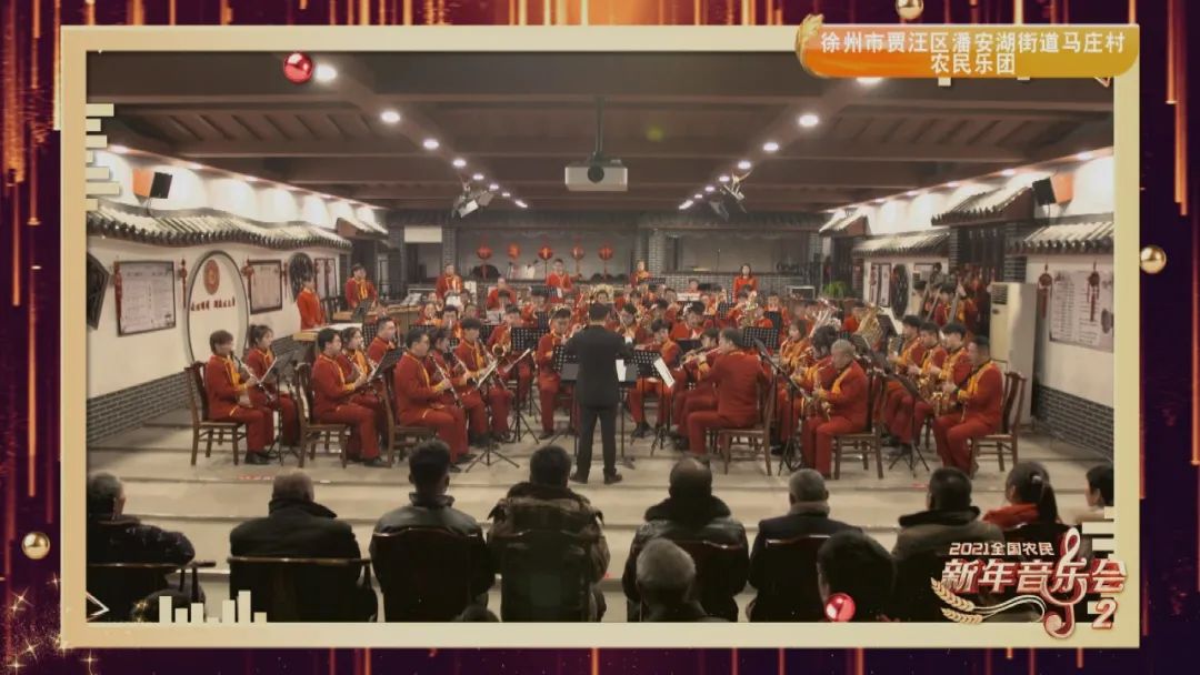 音乐会不按套路出牌：小毕哥现场吃起了大米饭，谢大脚跟着大爷学犁地