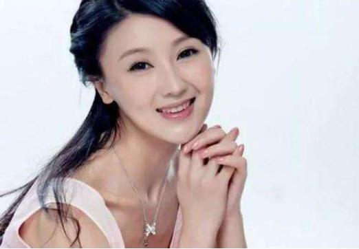 她是贾跃亭夫人，24岁成李小璐艳羡的好命阔太，今被*债追**要离婚