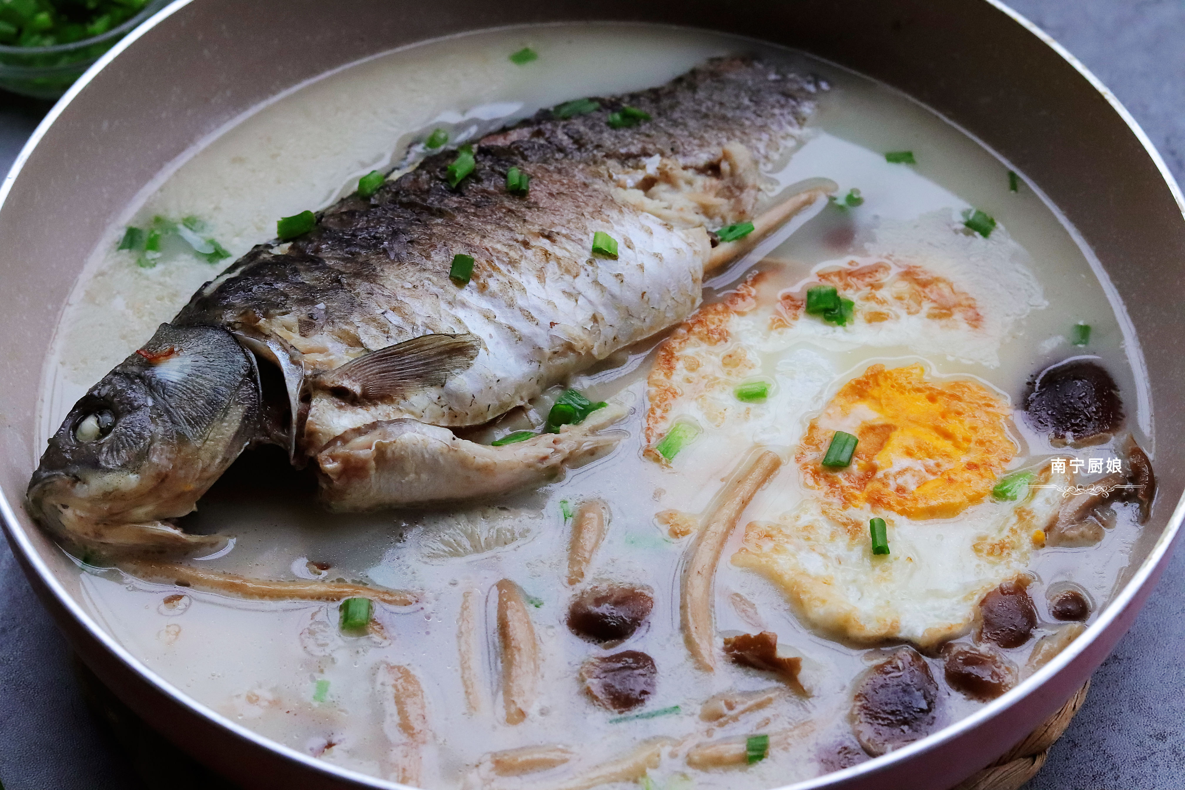 煎鱼不粘锅教你正确煎鱼方法,教你一招煎出的鱼不破皮不粘锅