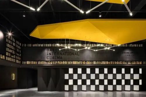 当影院被贴上高危标签，如何退？怎么上？