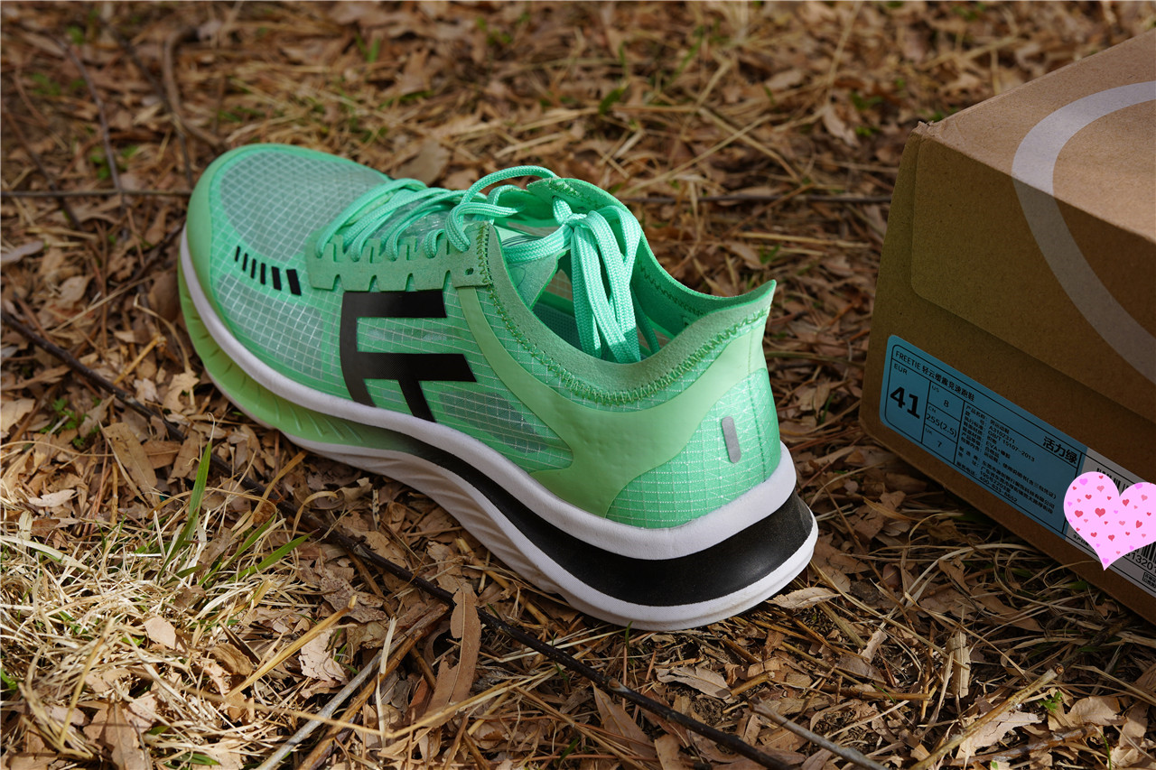 freetie云弹轻跑鞋pro测评,freetie加厚海绵透气鞋垫
