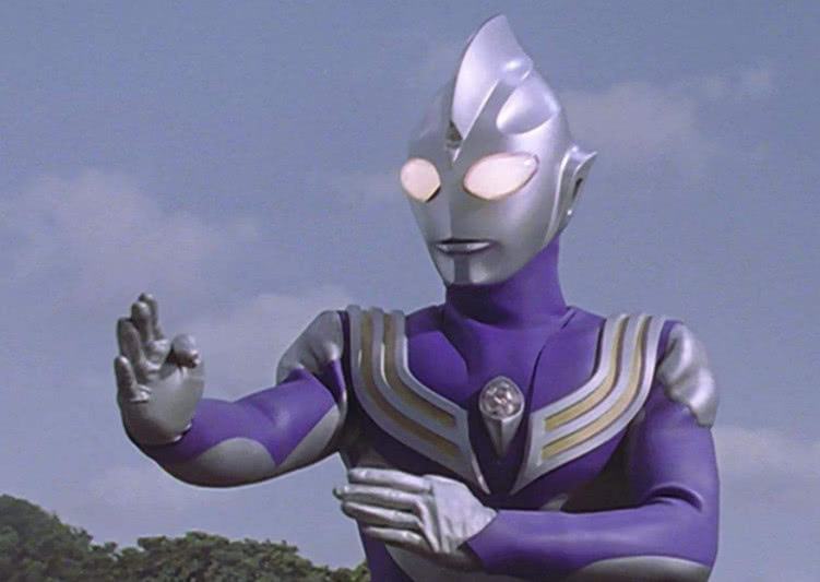 迪迦最初始的形态是黑暗迪迦,黑暗迪迦vs迪迦闪耀形态