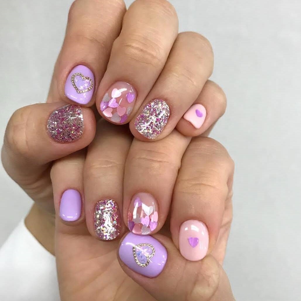 万能的亮片美甲不仅让你的指尖更出众,还会让你拥有好心情哦!