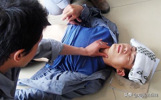 45岁男子胸闷喝藿香正气水“解暑”,其实是急性心梗!病别再搞混