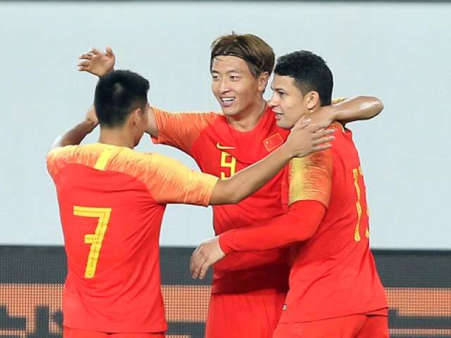 国足生死战里皮再摆昏阵,国足郑智生死战