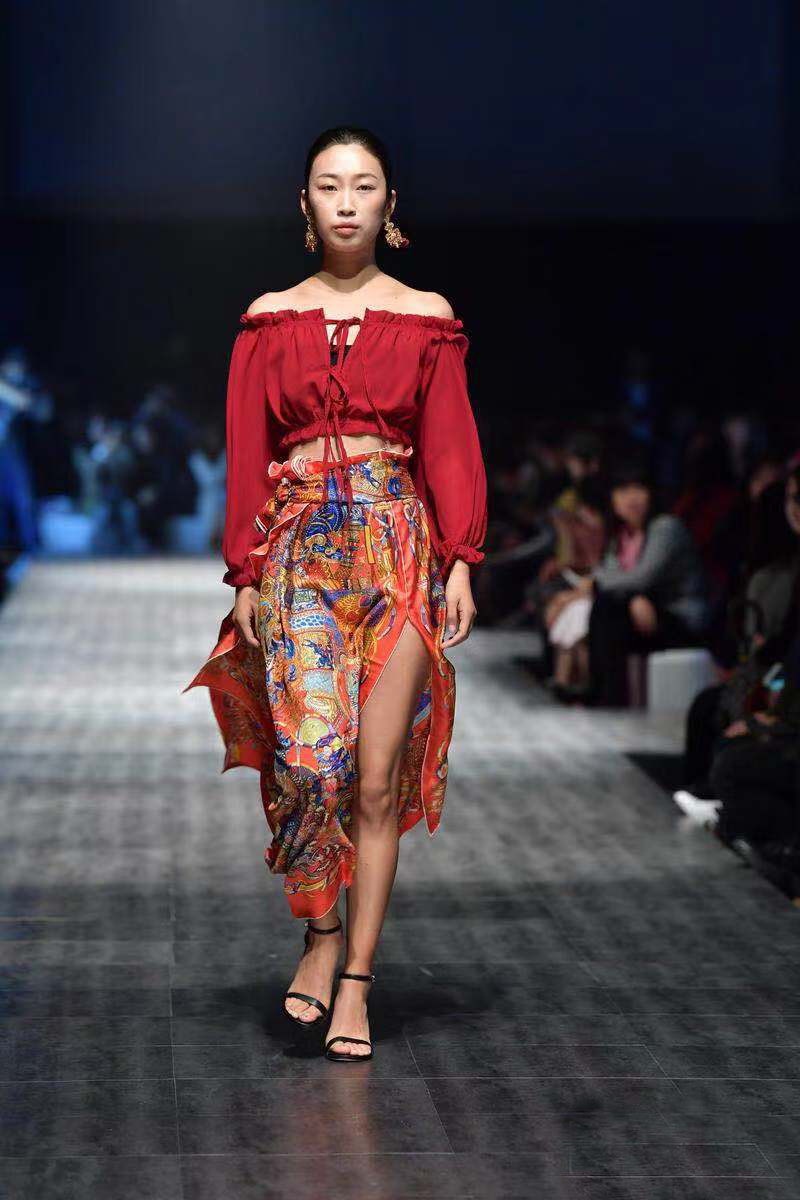 奥罗拉曙光,奥罗拉桑蚕丝丝巾