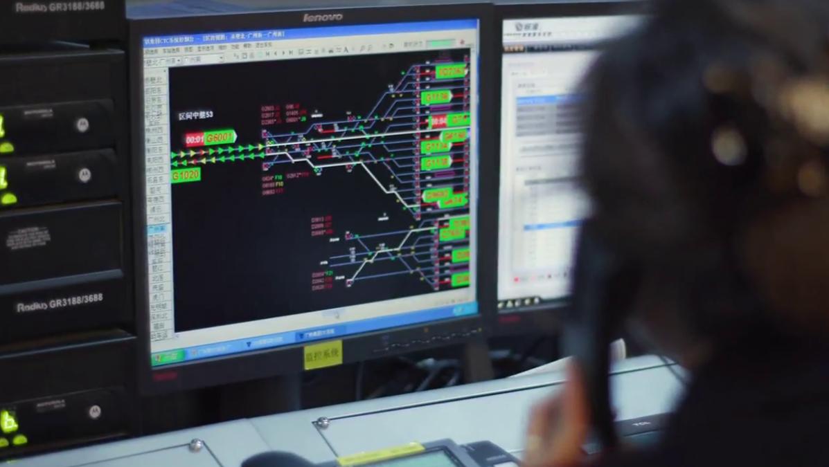 高铁驾驶室如何操控高铁,高铁速度那么快驾驶员如何驾驭