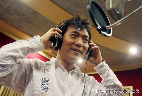 黄健翔经典解说他不是一个人,他不是一个人在战斗黄健翔语录