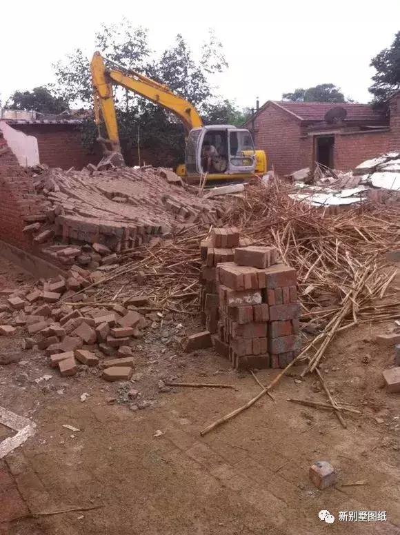 小伙盖三层农村别墅，占地150平米只花不到50万，你觉得怎么样？