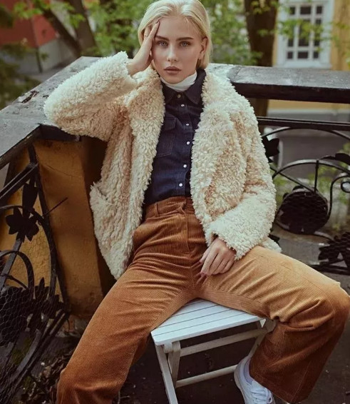 高级感羊羔绒外套慵懒风,一件羊羔绒外套点亮你冬季的时髦