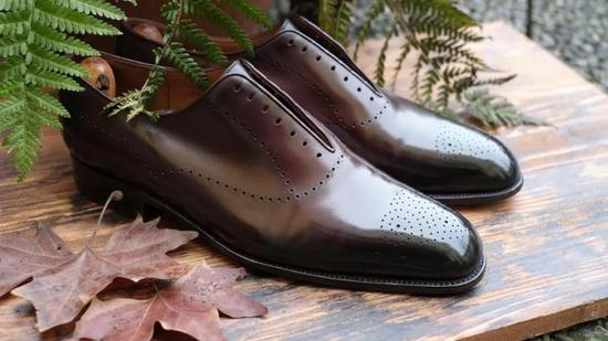 打造时尚潮流鞋,轻松打造复古范的休闲穿搭