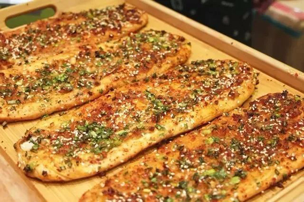 简单又美味的烧饼好吃到停不下来,像面包一样外酥里嫩的烧饼