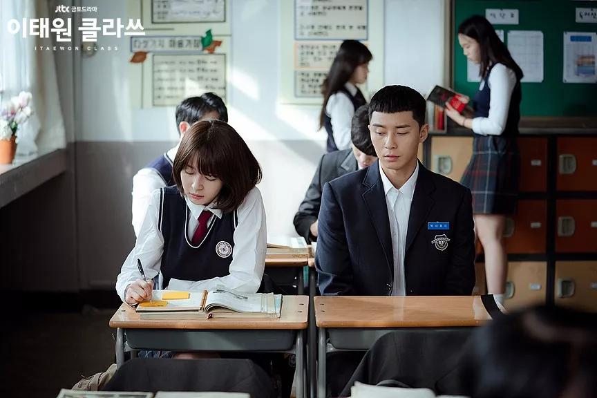 傻白甜过气了!现在流行A到炸的“恶女风”!又飒又迷人