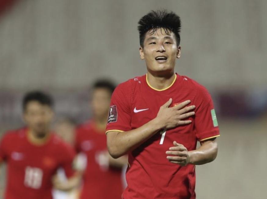 国足在沙迦首次训练,国足抵达沙迦开始备战