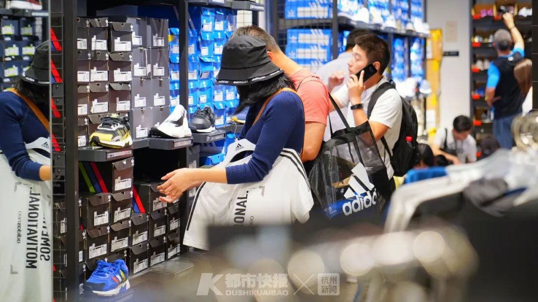 你身上穿的假鞋,耐克阿迪有没有一定的质量问题