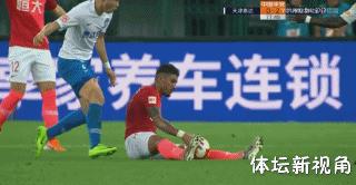 中超裁判误判频出国安,中超裁判判点球霸气瞬间