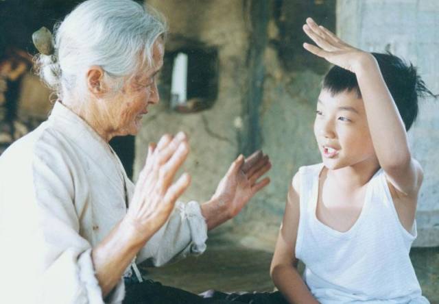 推荐十首让人泪落下的校园歌曲,50首经典校园歌曲