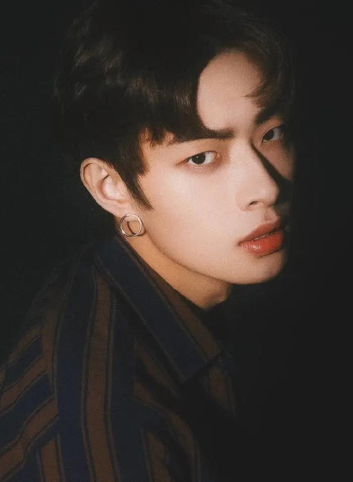 最近男明星代言护肤品,明星代言化妆品为什么不抹脸上