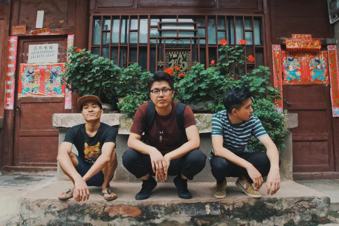 三个90后在海南租一套别墅,3个90后深山隐居