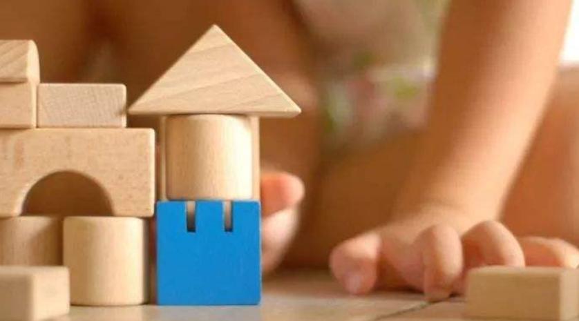 怎么启发孩子玩积木的勇气和兴趣,拼积木可以锻炼孩子的左右脑