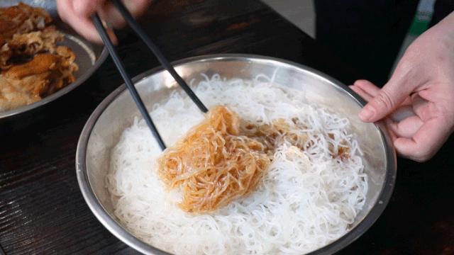 宝安人的顺德饭堂，生蚝用木桶蒸，还加黑松露