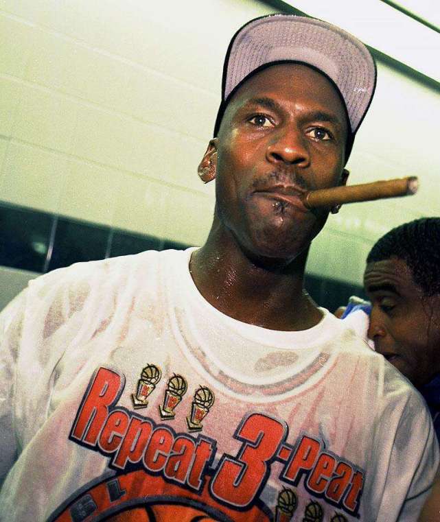 詹姆斯c罗终身代言耐克,耐克第一个跑鞋代言人