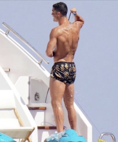 羡慕c罗,c罗一身腱子肉