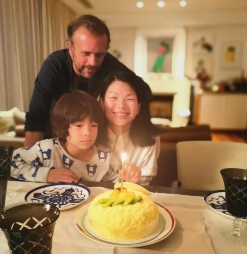 这个敢在客厅挂“*爱性**关系”画的妈妈，太飒了