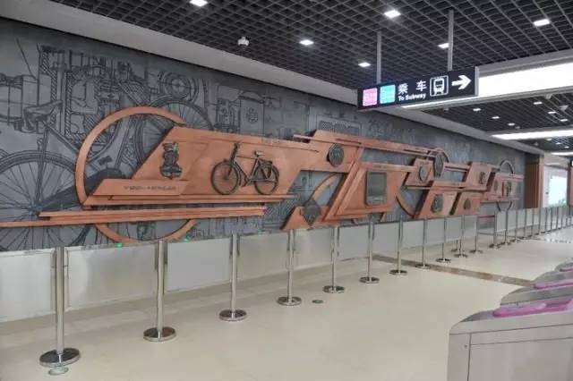 【网红打卡车站】第三站：红旗南路站《轻工杰作•引领时代》