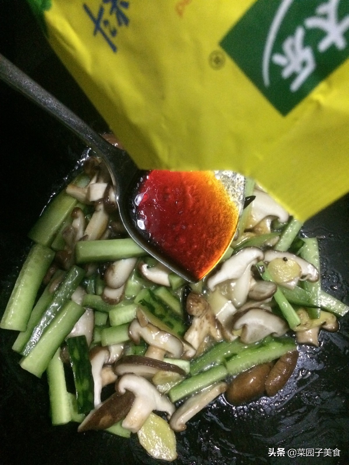 介绍一个黄瓜的凉拌做法,我家经常吃的菜