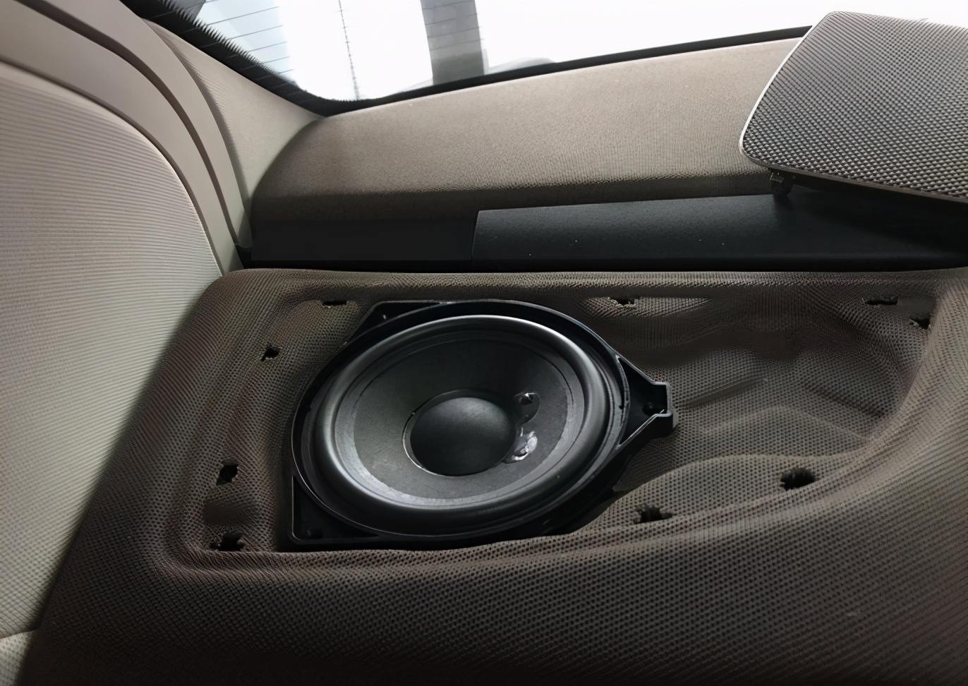 奔驰e改柏林之声音响要多少钱,怎么区分奔驰的柏林之声