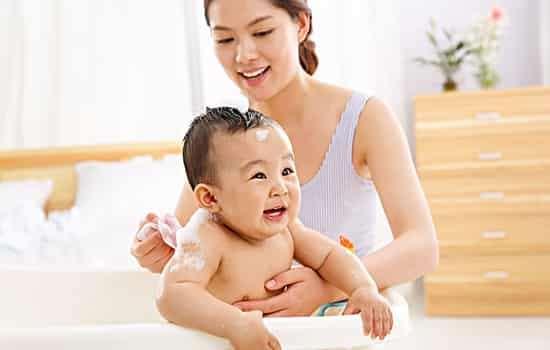 宝宝湿疹反复发作被折磨的睡不着,宝宝湿疹妈妈需要干预吗