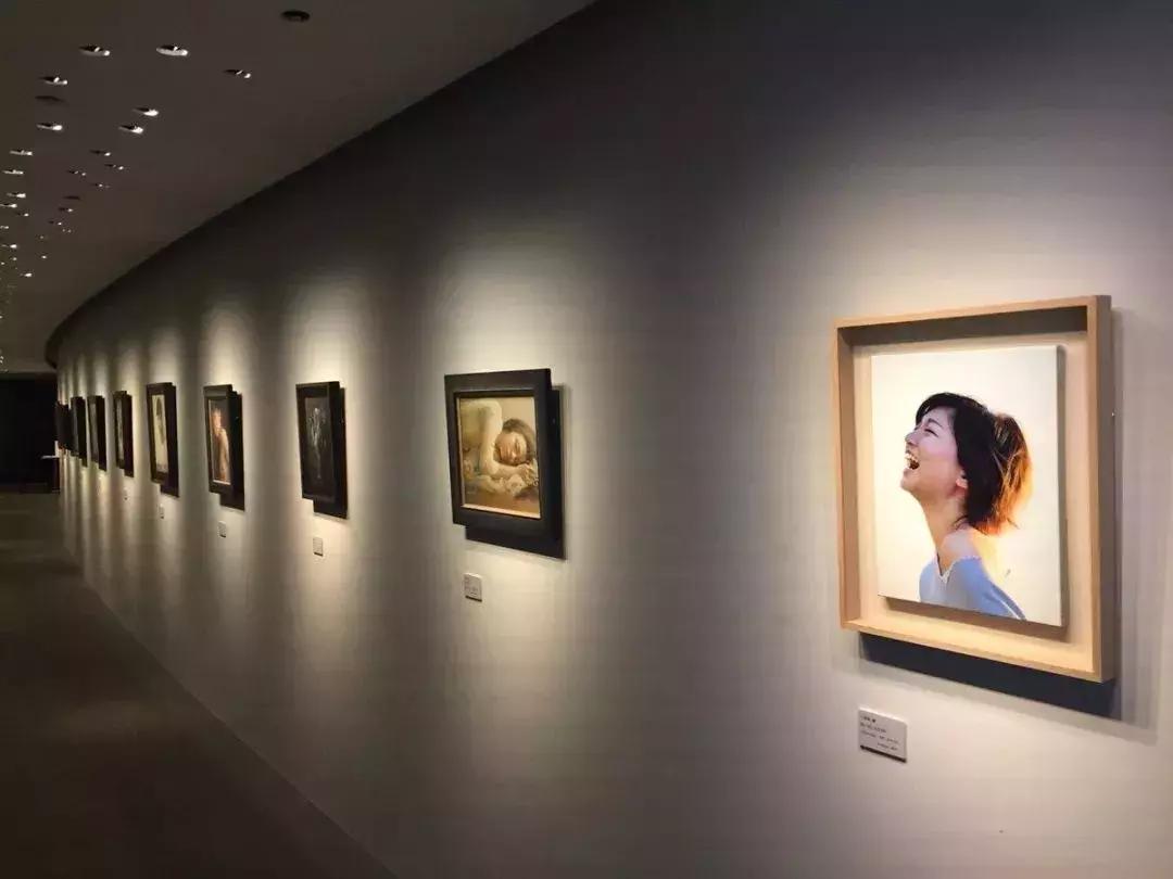 冷军超写实绘画是怎么画出来的,中国媲美冷军的超写实人物画家