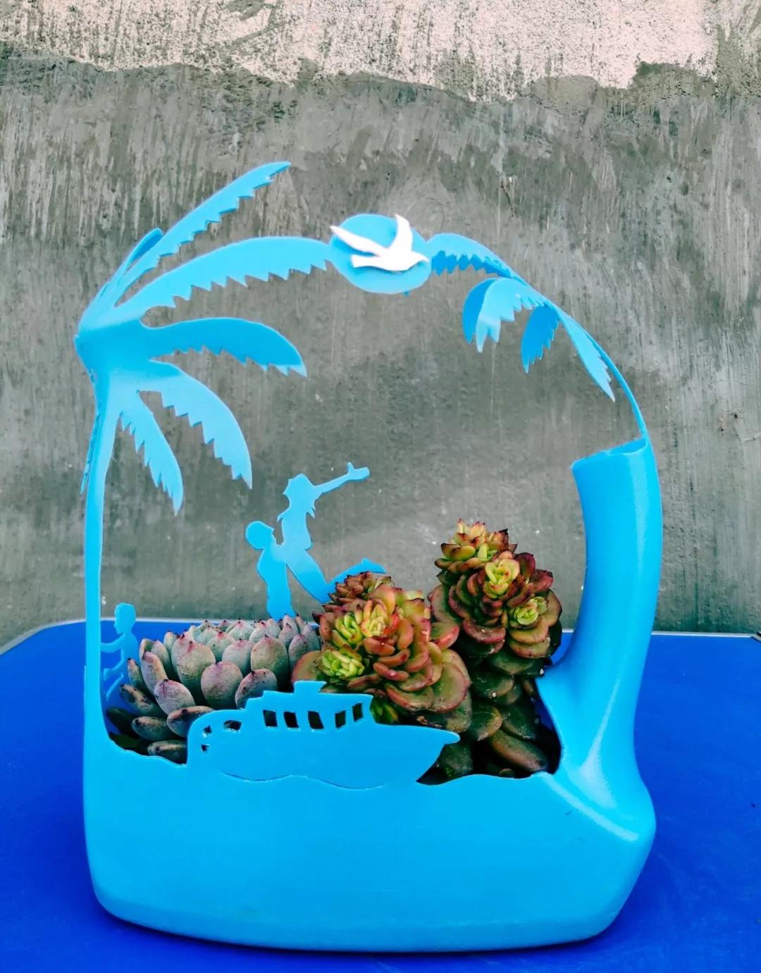 洗衣液桶剪2刀秒变各种养花神器,旧洗衣液瓶怎样剪养花好看