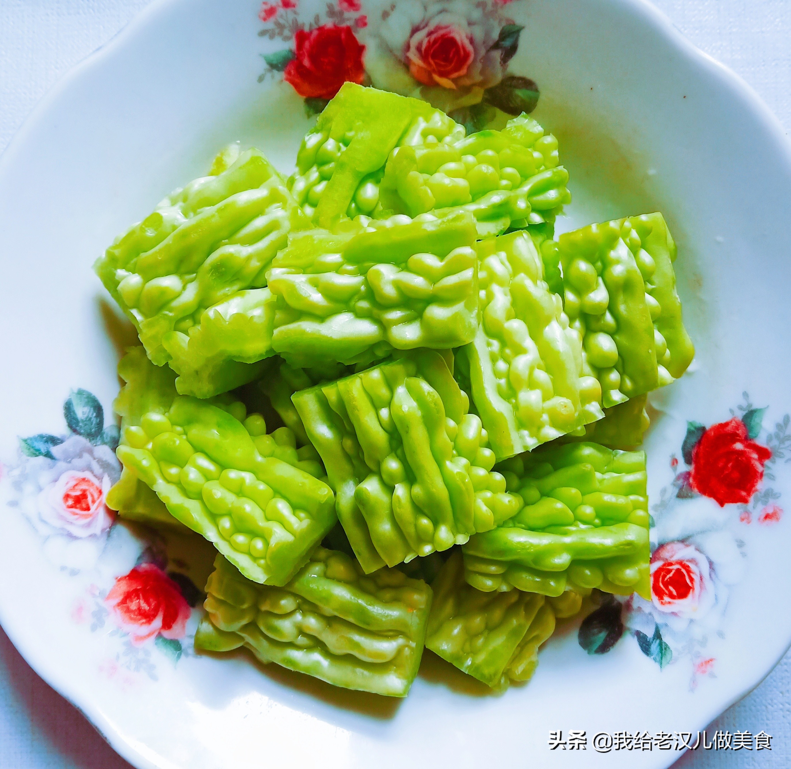 天气炎热吃苦瓜清热解暑,夏季苦夏如何调理