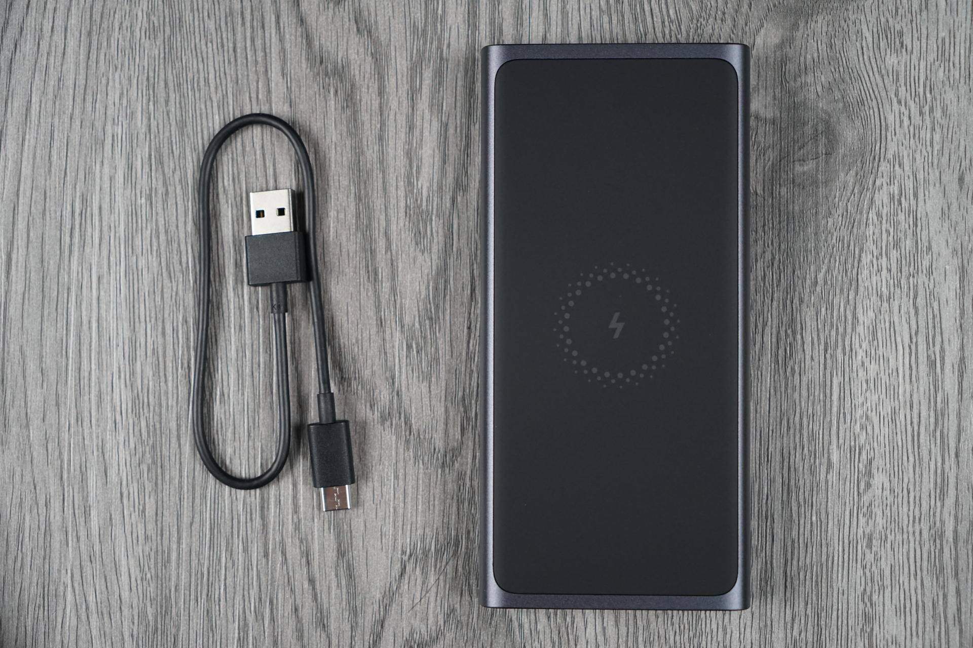 小米充电宝10000和20000哪个好,小米无线充电宝30w如何使用