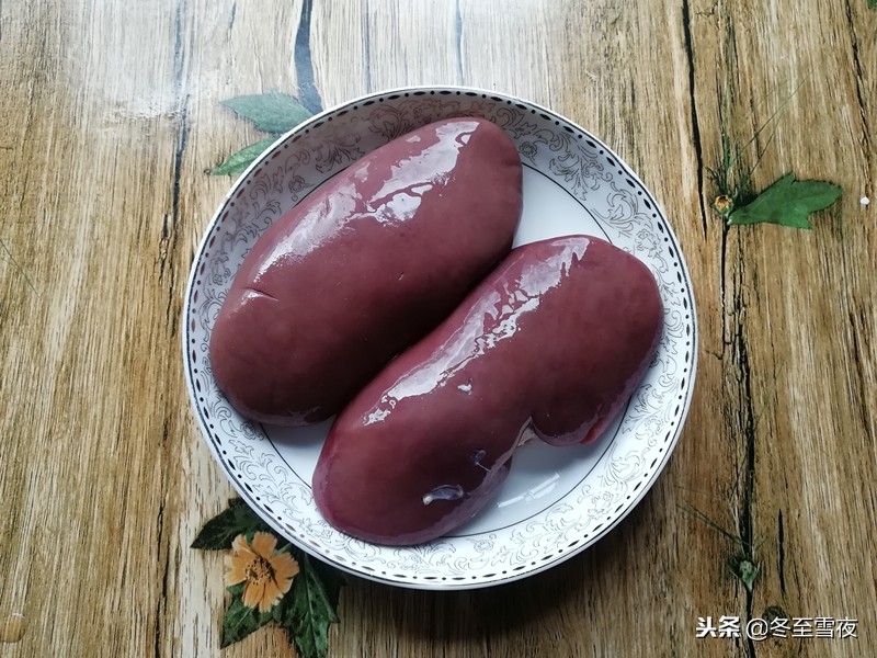 在家做猪腰，教你小窍门，不腥不骚又滑嫩，味道不输餐馆大厨