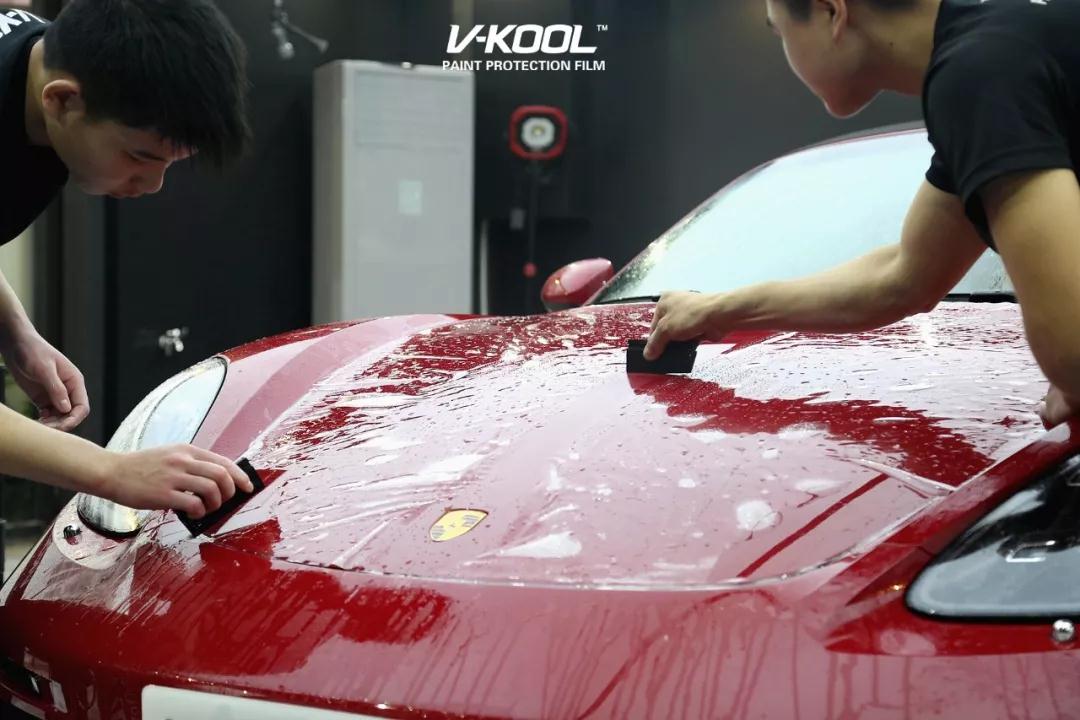 汽车贴膜之后有气泡如何处理,汽车贴膜发现有灰进去怎么办