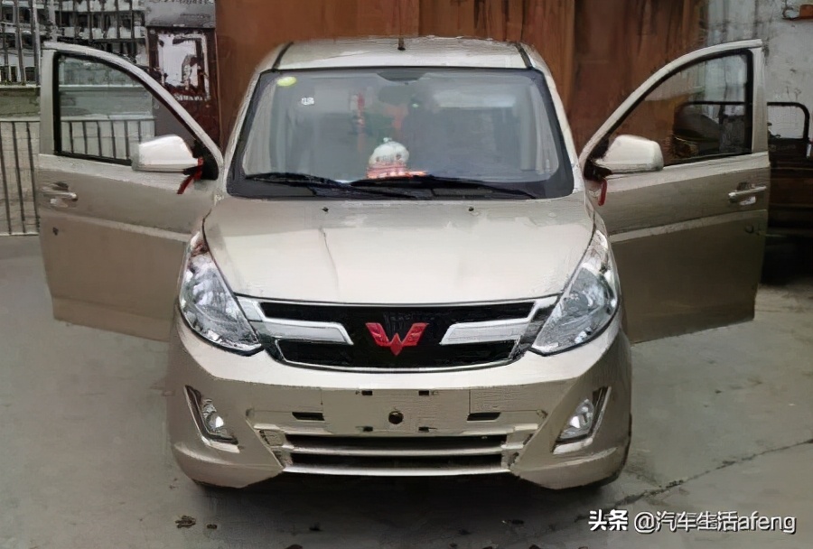 五菱宏光v6试驾视频,五菱宏光v最新5座版用车感受