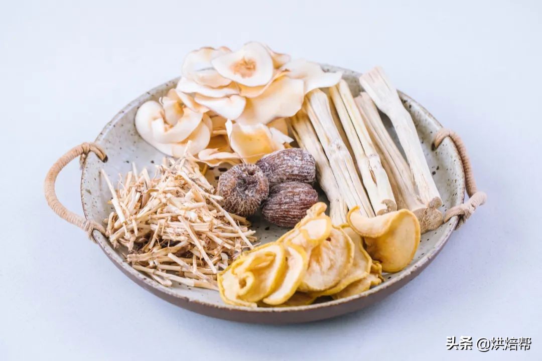 清热润燥茅根竹蔗雪梨,雪梨海底椰茅根竹蔗水功效