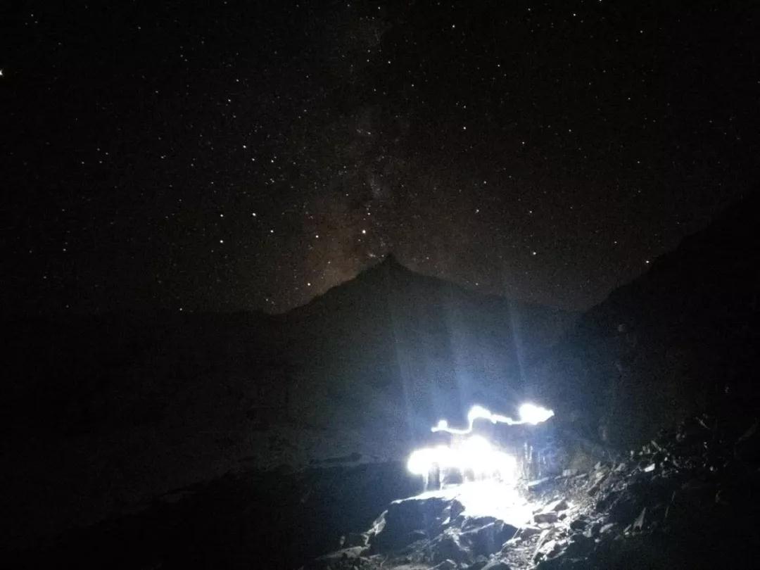 马纳斯鲁纪录片,马纳斯鲁日照金山