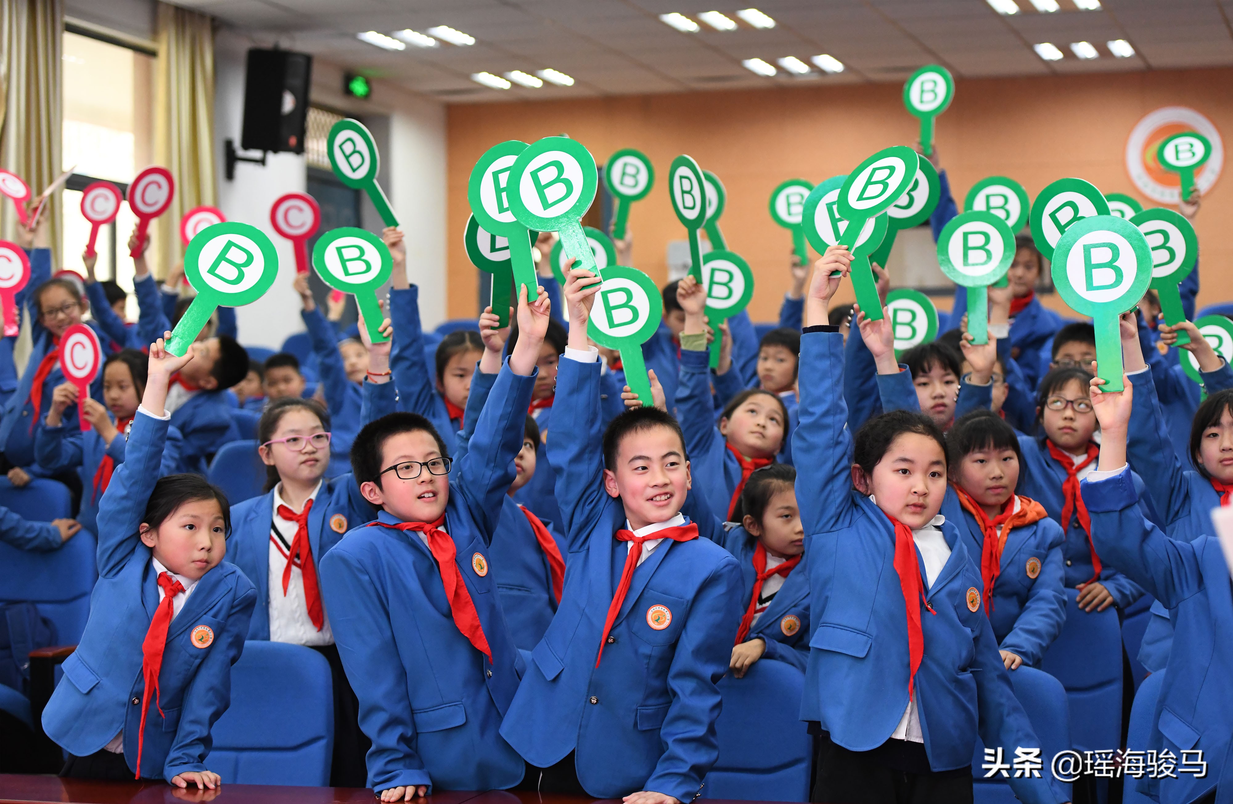 合肥红领巾心向党完整视频,红领巾学党史树初心的视频