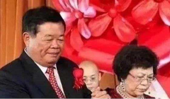玻璃大王曹德旺谈和妻子离婚,玻璃大王曹德旺欲娶红颜知己现状