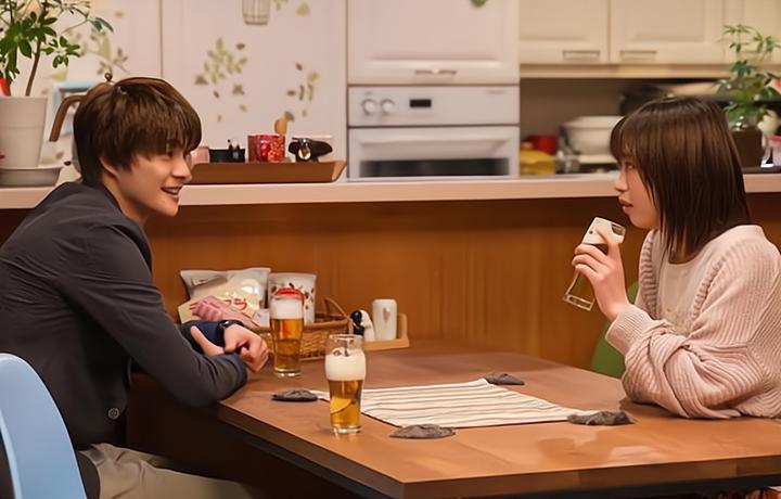 我把小姑子的脸抓破,她拍照上传家族群后,被婆婆移出群聊