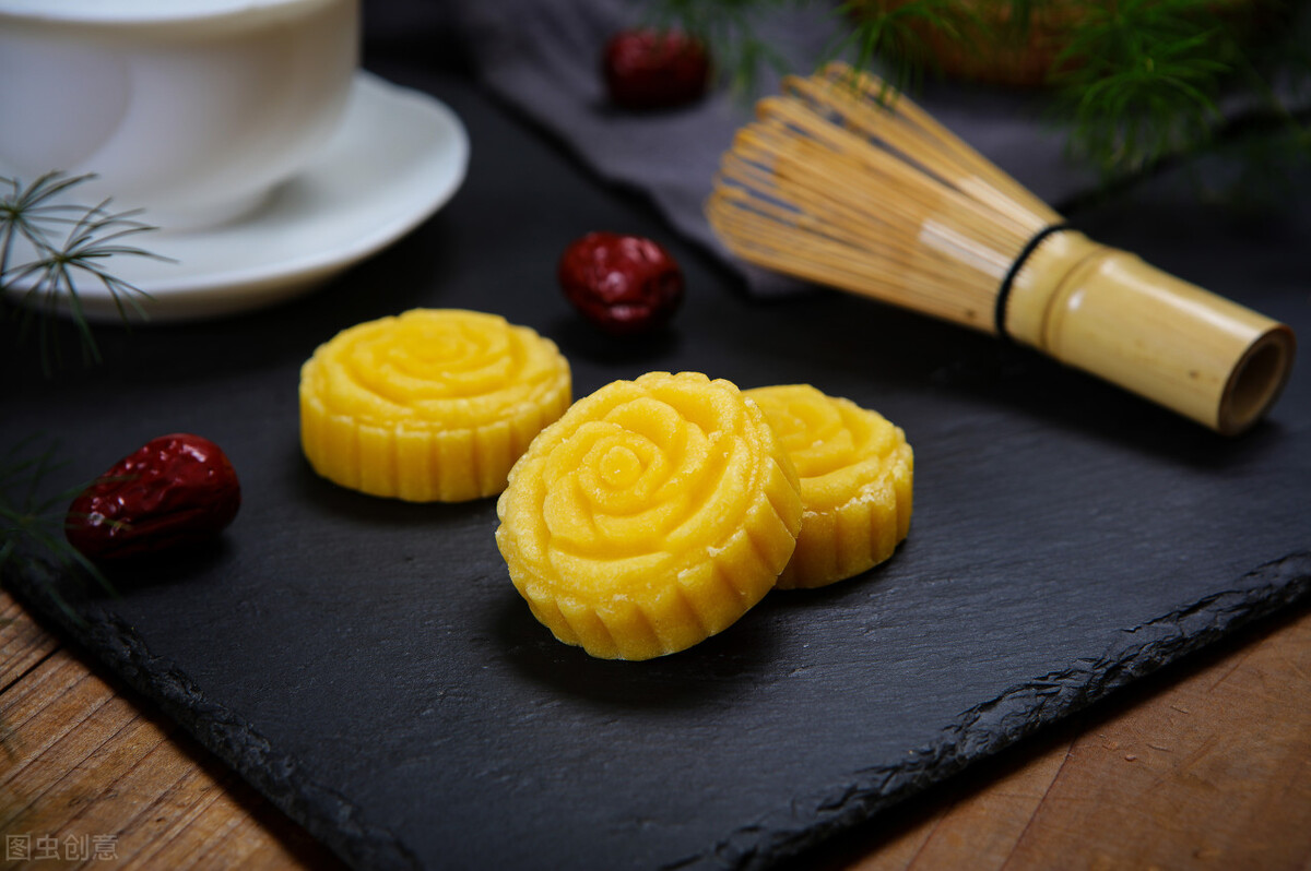 绿豆别再煮汤了简单新做法,绿豆糕怎么做软糯又香甜