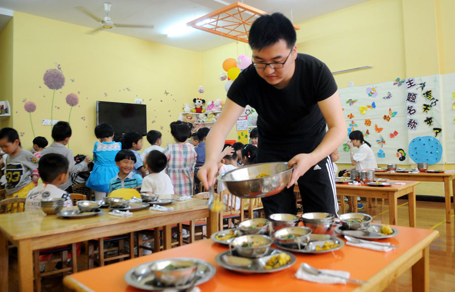 幼儿园男老师的出路,幼儿园男老师年龄大如何发展